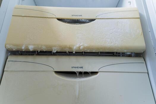 el desbordante Lavado máquina un común casa problema ese causas aparato problemas y espuma derrame. apropiado lavandería mantenimiento es llave a prevenir Desbordamiento y plomería cuestiones foto