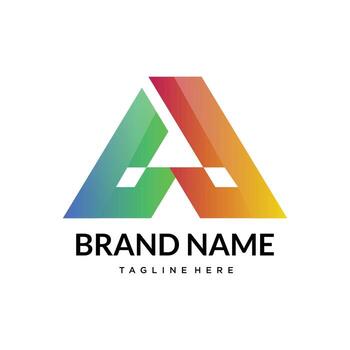 triangular entrelazar logo degradado rojo, verde, azul segmentos formando resumen geométrico símbolo vector