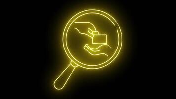 een gloeiend neon geel schetsen van een vergroten glas over- twee handen uitwisselen een rechthoekig voorwerp tegen een zwart achtergrond video