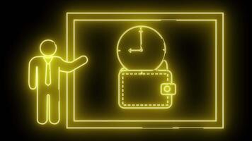 un' neon giallo schema di un' portafoglio con un' orologio su superiore incorniciato con un' persona puntamento a esso video
