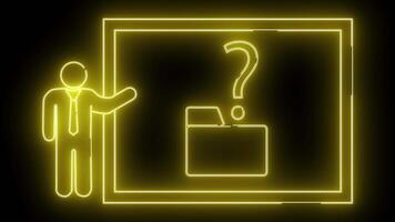 Gelb Neon- Gliederung von ein Moderator zeigen zu ein Tafel mit ein Mappe und Frage Kennzeichen video