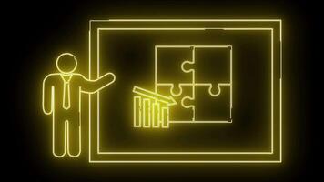 un' neon giallo disegno di un' uomo d'affari presentazione un' puzzle con un' bar grafico e un freccia puntamento giù su un' nero sfondo video