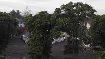 cinematográfico zangão cenas do Gedung saciar - Bandung histórico ponto de referência video