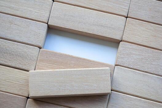 parte superior ver de abierto pedazo de de madera bloques en blanco antecedentes con personalizable espacio para texto. foto