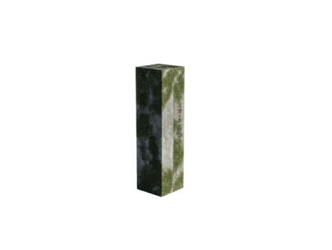 cubierto de musgo Roca bloquear rectangular forma aislado en transparente antecedentes resistido textura verde musgo áspero superficie natural material construcción elemento Envejecido apariencia png