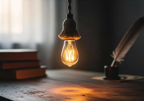 calentar ligero desde un antiguo filamento bulbo colgando terminado un escritor rústico escritorio foto