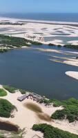 aéreo Visão do lencois maranhenses às tutoia dentro maranhão brasil. surpreendente cinematográfico. video