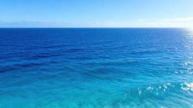 expansivo Oceano agua muestra profundo y brillante azur color gradientes debajo un claro cielo foto