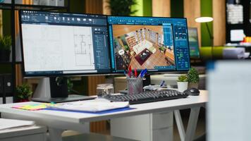 modern architectuur dubbel monitoren met 3d renderen software en verdieping plan indelingen Aan Scherm. interieur ontwerp, blauwdrukken en verbouwing gefocust Aan creativiteit en innovatie Bij werkstation. video
