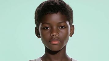 de omvandling av en pojke in i en mogna man använder sig av zoom. de bilder mjukt omvandla och utvecklas, förmedla de väsen av tillväxt och förändra, de omvandling av ålder. video