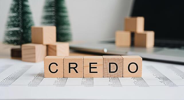 de madera bloques ortografía credo descansando en financiero documentos en un brillante oficina ajuste simbolizando núcleo valores y ético principios en negocio y personal vida promoviendo confiar y integridad foto