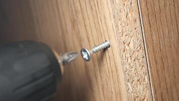 tips för använder sig av en kraft borra effektivt i Hem projekt video