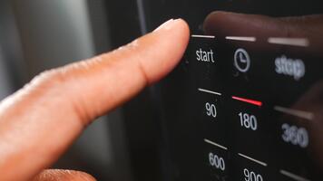 Start knapp på mikrovågsugn väntar för användare inmatning video