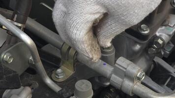 närbild se av mekanisk komponenter i ett motor med detaljerad design element och arbetsflöde i bil- industri video