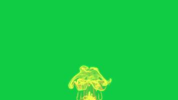 un astratto esplosione di giallo particelle formatura un' fungo nube su un' verde schermo. un' nucleare fungo nube animazione. un' dinamico animazione effetto con raggiante polvere, ondeggiante Fumo, e fluido forma video