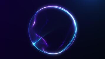 slät blå och lila lysande flytande sfär animering i mörk Plats. trogen plasma energi klot med elegant rörelse och mjuk lutning ljus. sömlös 4k slinga för modern bilder. video