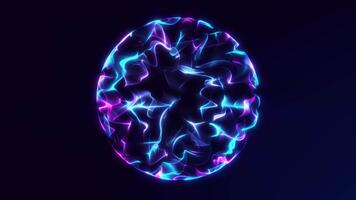 trogen lysande sfär med blå och lila fraktal energi flöde. abstrakt digital klot animering med slät plasma rörelse i sömlös 4k slinga. sci-fi teknologi stil. video