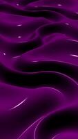 lila plasma vågor strömmande försiktigt tvärs över reflekterande metallisk yta med elegant rörelse och exklusiv sömlös slinga animering design video
