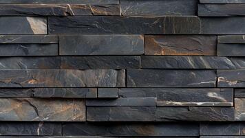 sin costura vertical Desplazarse oscuro Roca pared con en capas pizarra ladrillos orgánico textura bucle. video