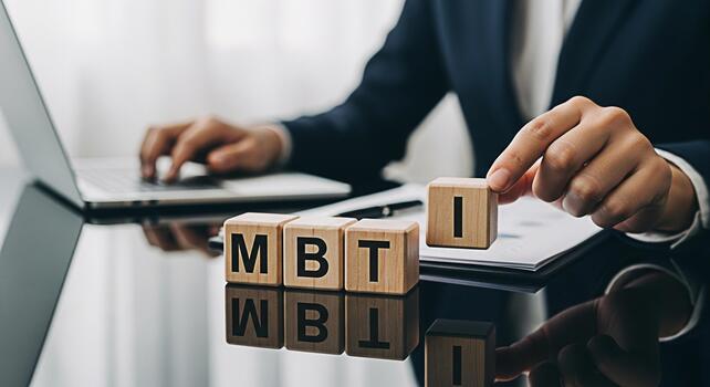 enfocado profesional completando un mbti personalidad evaluación utilizando de madera bloques en un reflexivo escritorio en un moderno oficina enfatizando conciencia de sí mismo y carrera desarrollo con un pensativo y analista foto