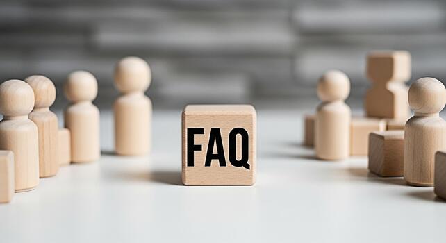 de madera cifras rodeando un Preguntas más frecuentes bloquear en un blanco superficie representando frecuentemente preguntó preguntas y buscando respuestas creando un apoyo y informativo ambiente para resolver problemas y conocimiento foto