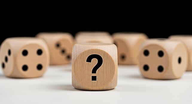 de madera dado con un pregunta marca cara en pie fuera entre otro dado en un blanco superficie creando un sentido de incertidumbre y misterio en un estudio ajuste con un oscuro antecedentes foto