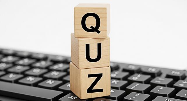 de madera bloques ortografía examen apilado en un negro computadora teclado en un brillante moderno oficina ajuste representando en línea aprendizaje educación y interactivo conocimiento evaluación con un juguetón y involucrarse foto