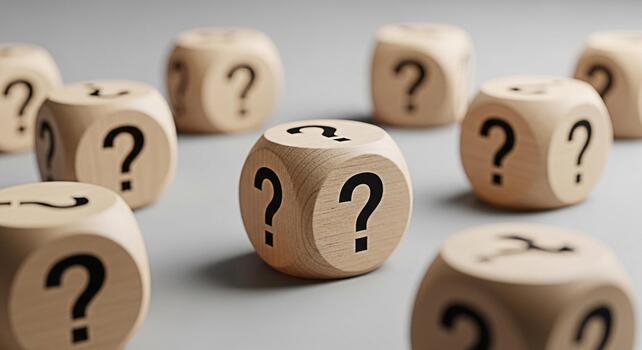 de madera dado mostrando pregunta marcas en un neutral superficie representando incertidumbre y el necesitar para respuestas en negocio y vida creando un sentido de curiosidad y resolver problemas foto