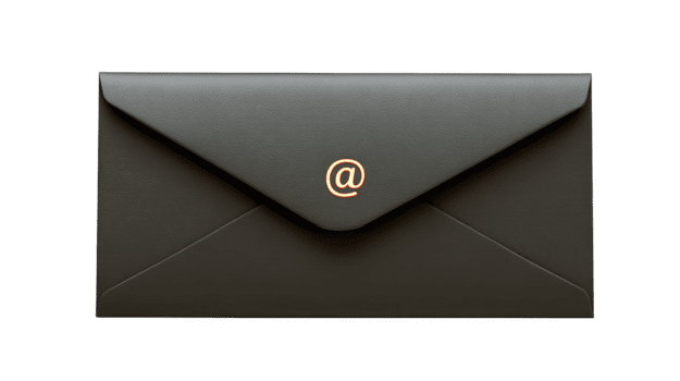 svart kuvert med guld på symbol, modern kommunikation, e-post begrepp, isolerat på genomskinlighet bakgrund, symboliserar digital meddelande, företag korrespondens, och professionell stil png