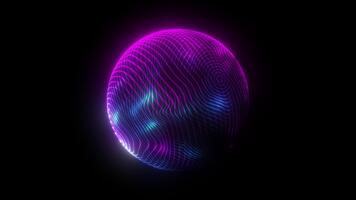 abstrakt lysande cyan magenta lutning sfär på svart isolerat bakgrund. 3d sfär av vågig rosa blå böjd rader. 4k 60 fps slinga. trendig runda vriden form med vågig textur mjukt video