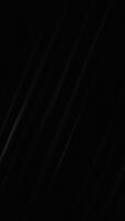 buio elegante minimalista sfondo con metallico o carbonio maglia effetto e delicato pendenza illuminazione. pieno HD looping verticale astratto tecnologia animazione. video