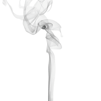 elegante ciuffo di Fumo con grazia in aumento, la creazione di un' ipnotizzante danza contro un' incontaminato fondale isolato su trasparente sfondo png