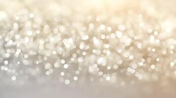 elegant ljus elfenben bakgrund med delikat bokeh fläck. mjuk beige lysande lutning med subtil glitter textur. mycket liten ljus partiklar tindra, skimmer och skapa en mild gnistrande glöd. video