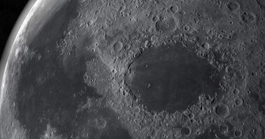 yegua crisio en el lunar superficie de el Luna en rotación, 3d representación video