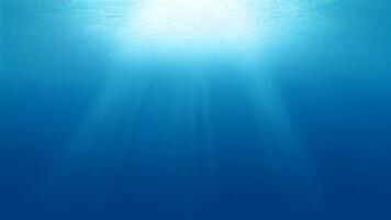 fascinante submarino ligero rayos perforación mediante el sereno azul Oceano superficie creando un tranquilo acuático espectáculo video