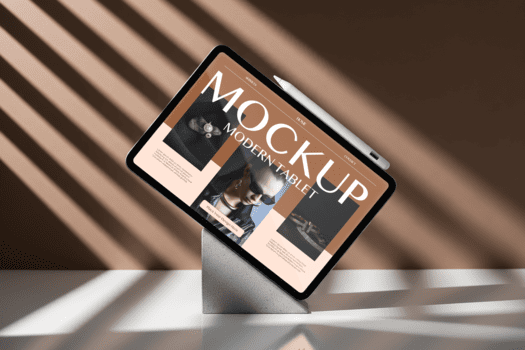moderno tavoletta modello con strutturato sfondo e morbido illuminazione con un' digitale dispositivo su un' pietra piedistallo visualizzazione un' elegante design nel davanti di un' Marrone fondale con ombra modelli psd
