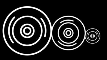 abstrakt koncentrisk cirkel mål pulserande och roterande slinga vit på svart bakgrund video