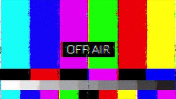 nostalgisk tv testa mönster med förvrängd 'av luft' täcka över och statisk flimmer video