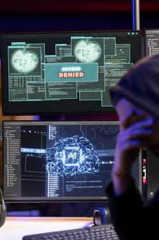 ceñudo hacker trastornado por acceso negado error mensaje mientras molesto a robar datos desde empresa redes utilizando máquina aprendiendo. hombre frustrado después consiguiendo neural red ciber ataques rechazado foto