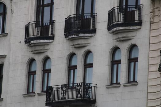 A building with many windows photo