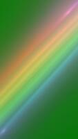 abstrakt regnbåge ljus ränder på grön bakgrund subtil rörelse grafik med mjuk lutning effekter video