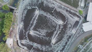 antenn se av vattenbruk eller fisk jordbruk med komplex vatten strömma mönster och strukturer video