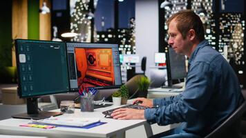 gioco sviluppatore utilizza programma per design navicella spaziale stazione utilizzando in profondità apprendimento, futuristico ambiente migliorata di macchina apprendimento soluzioni e nube informatica. telecamera b. video