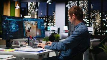 architetto ingegnere utilizzando ai neurale reti su casa modellismo programma per design un' nuovo appartamento disposizione, virtuale assistente aiuta con mobilia e pavimento Piano su architettonico Software. telecamera b. video