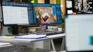 modern arkitektur arbetsyta terar dubbel monitorer med 3d tolkning programvara och golv planen layouter på skärm. interiör design, utarbetande och teknik fokuserade på kreativitet och innovation. video