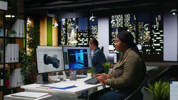 squadra lavori con ai gioco centro e turbina per sviluppare futuristico navicella spaziale stazione. neurale reti Software usi automazione e macchina apprendimento per creare gioco ambienti e Strumenti. telecamera un. video