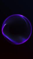 vertikal neon klot den där växer från tomhet in i en lysande blå lila lutning sfär. vätska intro animering med slät ljus kurvor och rena filmiska uttoning. video