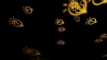 golden Symbole von Frage Kennzeichen Innerhalb die Glühbirne geformt Karte Zeiger schwebend und rotierend auf ein schwarz Hintergrund, symbolisieren Ideen, Lösungen, und Problem lösen im ein dynamisch visuell. video