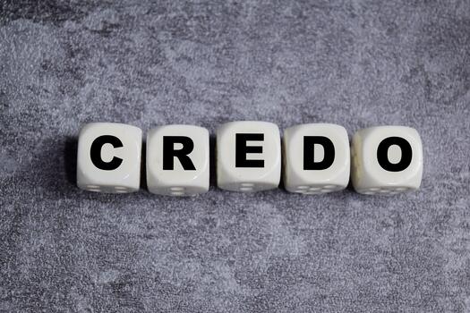 credo texto apilado de madera cubitos en el mesa. simbolizando núcleo valores y creencias foto