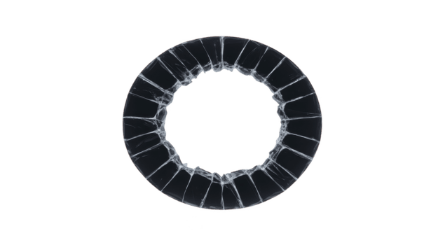circolare rotto bicchiere con acuto Cracked bordi, trasparente distrutto squillare su trasparenza sfondo, simboleggiante fragilità, Pericolo, e distruzione, isolato per drammatico effetto png